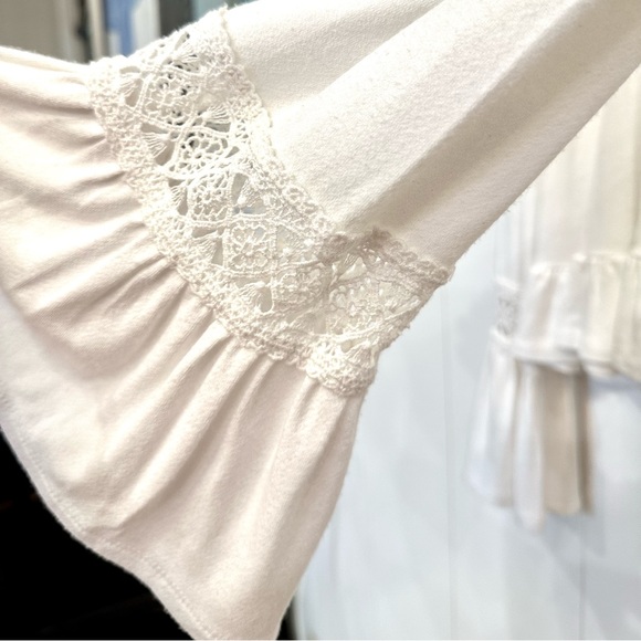 ANTHROPOLOGIE Eri + Ali Crochet Bell Sleeve Peplum Ruffle Swing Top — M - Picture 6 of 7